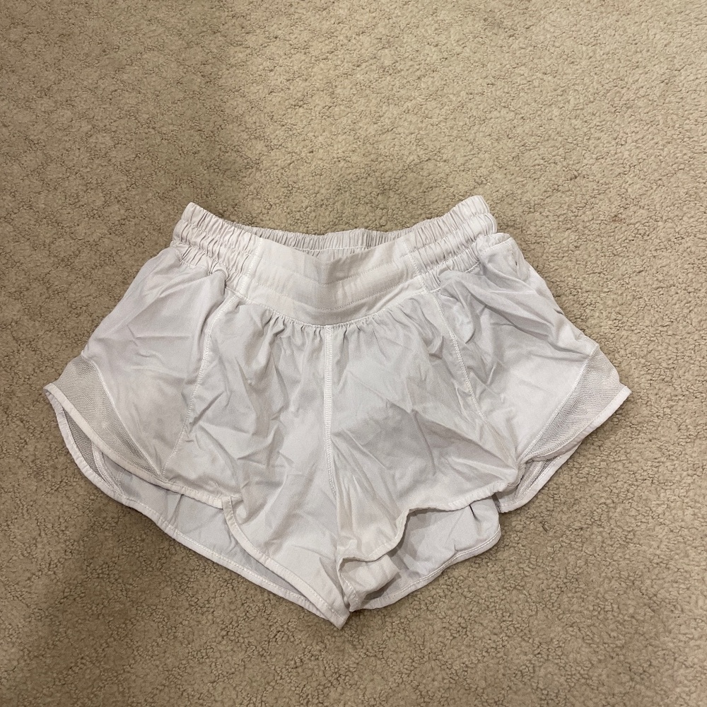 lululemon hotty hots size 4 white 4’